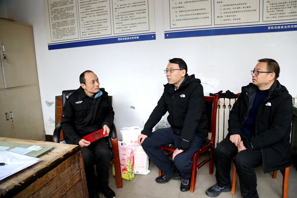 陜西地礦區(qū)研院領(lǐng)導(dǎo)班子開展節(jié)前走訪慰問(wèn)